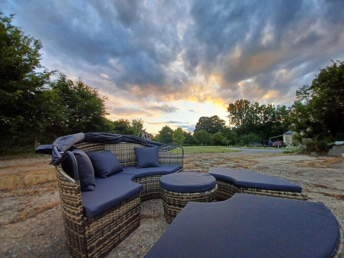 Au Petit Bonheur De Claire Et Jo Bed & Breakfast La Chapelle-Caro ภายนอก รูปภาพ